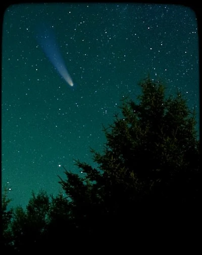 Asteroide, meteorite. Cielo stellato. 